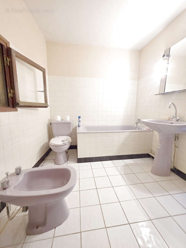 Maison à FRAYSSINET-LE-GELAT