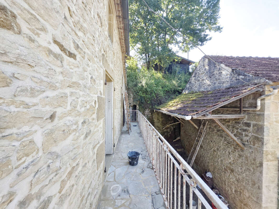 Maison à FRAYSSINET-LE-GELAT