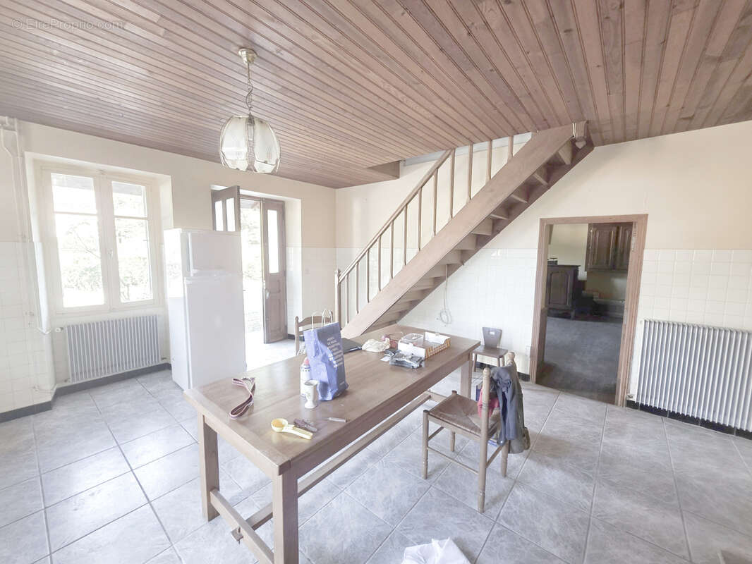 Maison à FRAYSSINET-LE-GELAT