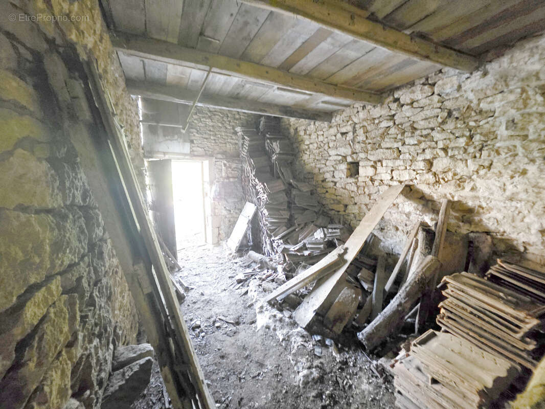 Maison à FRAYSSINET-LE-GELAT