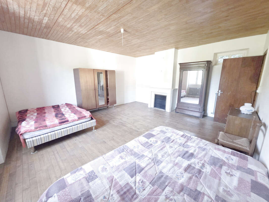 Maison à FRAYSSINET-LE-GELAT