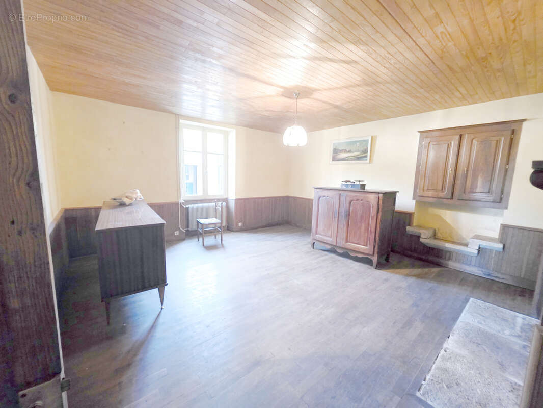 Maison à FRAYSSINET-LE-GELAT