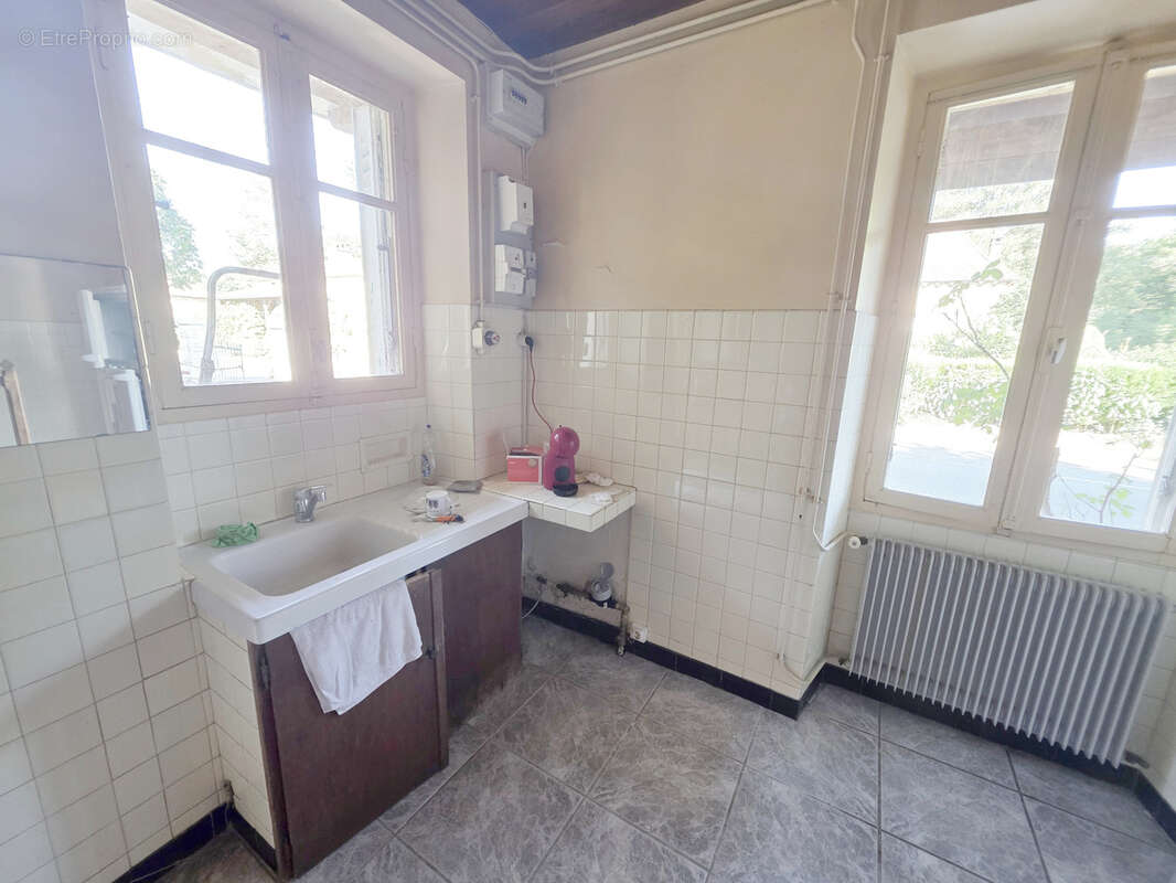 Maison à FRAYSSINET-LE-GELAT