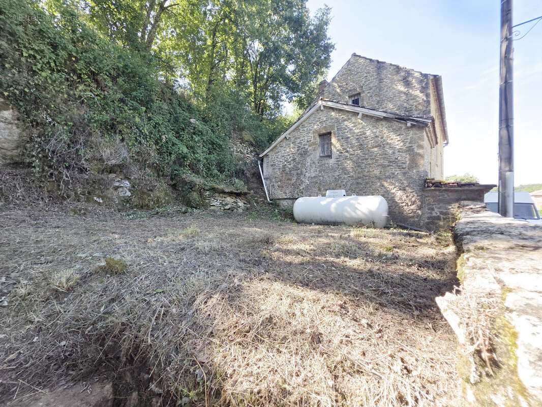 Maison à FRAYSSINET-LE-GELAT
