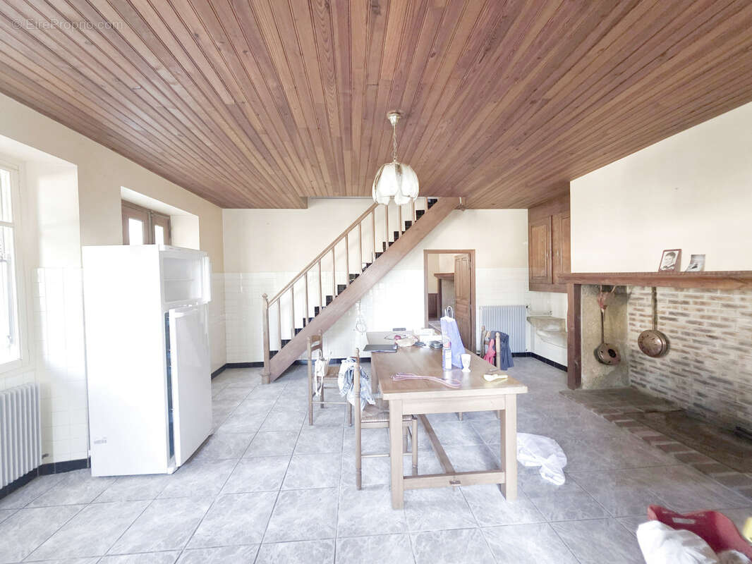 Maison à FRAYSSINET-LE-GELAT