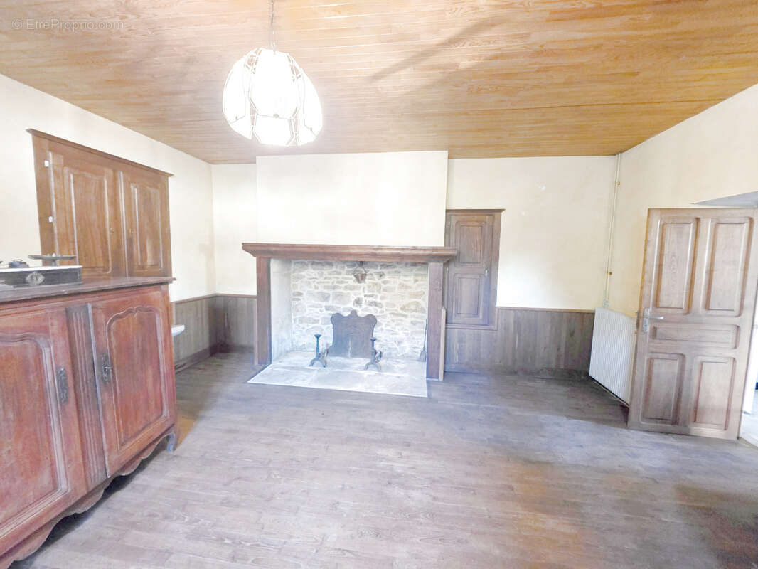 Maison à FRAYSSINET-LE-GELAT