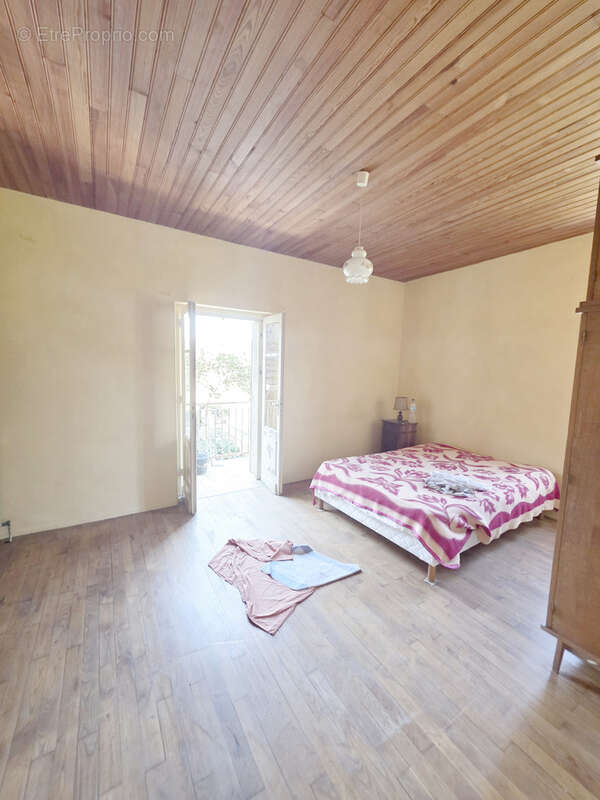 Maison à FRAYSSINET-LE-GELAT