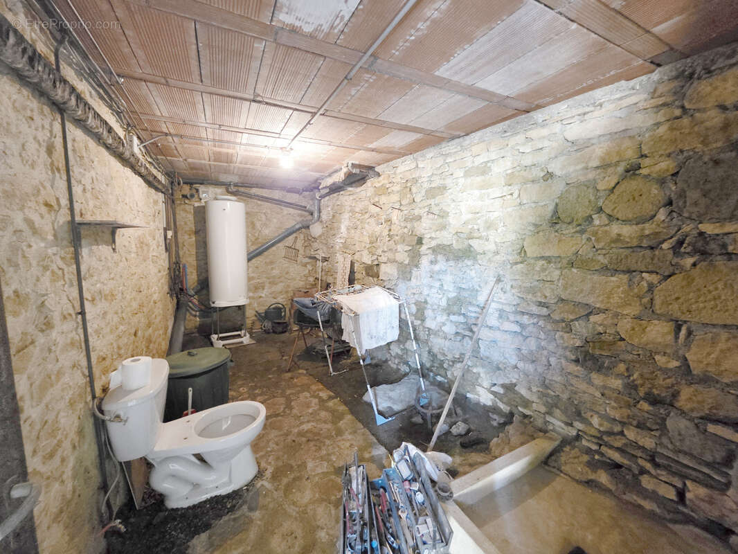 Maison à FRAYSSINET-LE-GELAT