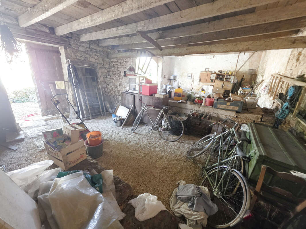 Maison à FRAYSSINET-LE-GELAT