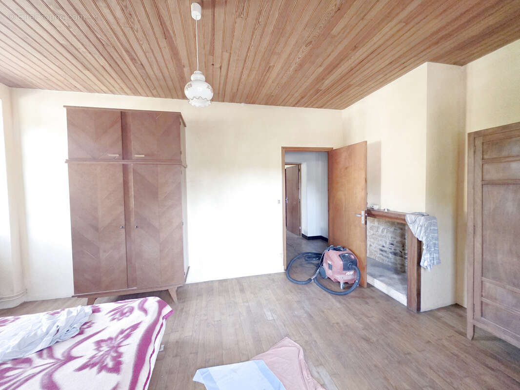 Maison à FRAYSSINET-LE-GELAT