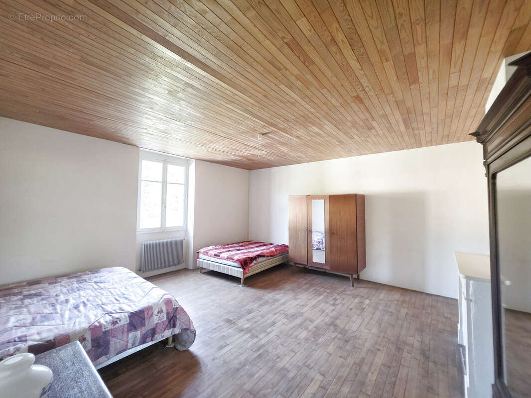 Maison à FRAYSSINET-LE-GELAT