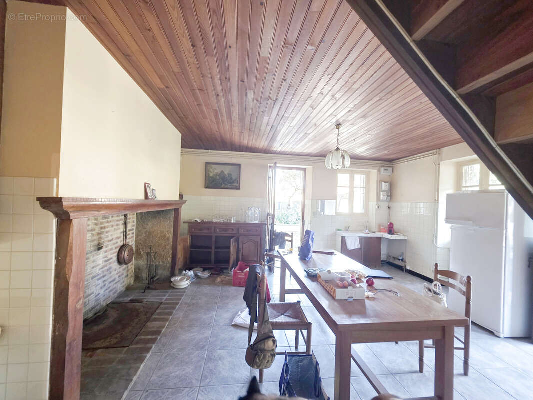 Maison à FRAYSSINET-LE-GELAT