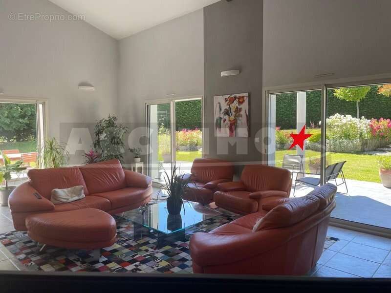 Maison à LAUZERVILLE