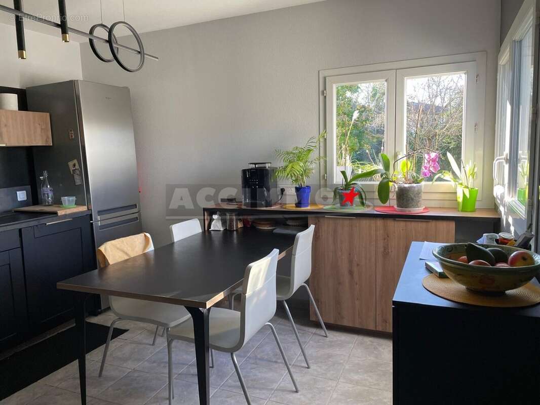 Maison à LAUZERVILLE