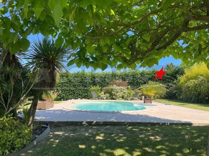 Maison à LAUZERVILLE