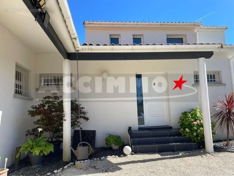 Maison à LAUZERVILLE