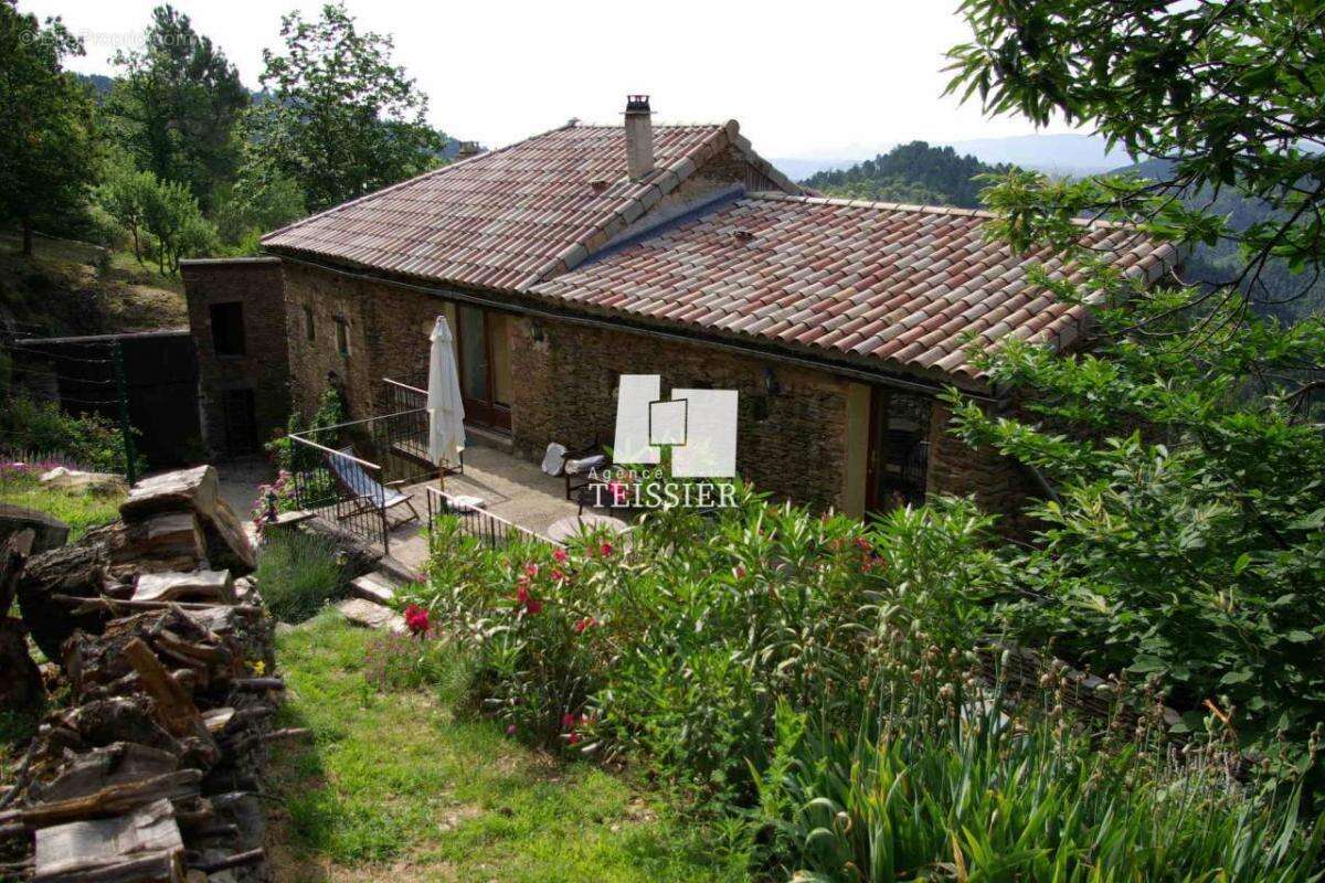 Maison à SAINT-MELANY