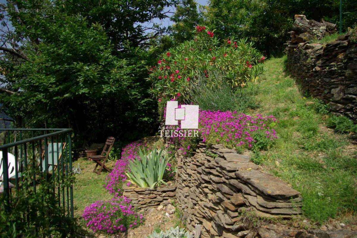 Maison à SAINT-MELANY