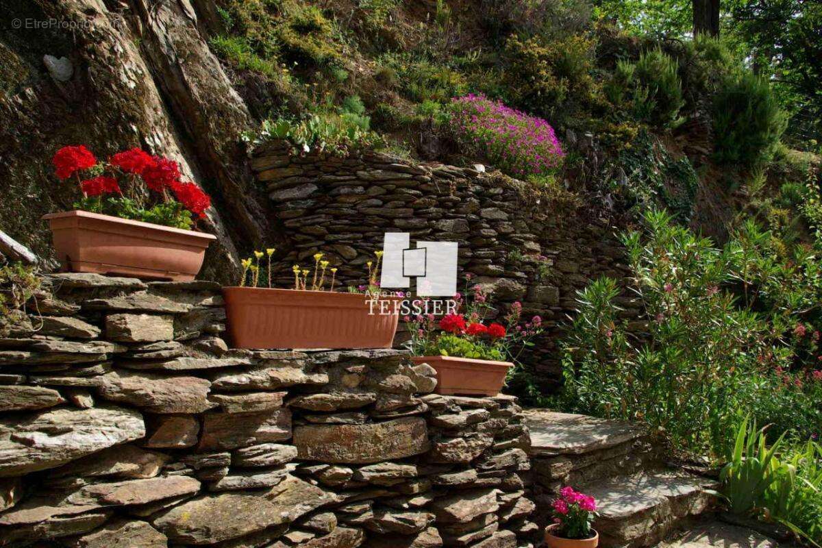 Maison à SAINT-MELANY