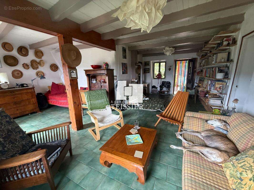 Maison à SAINT-MELANY