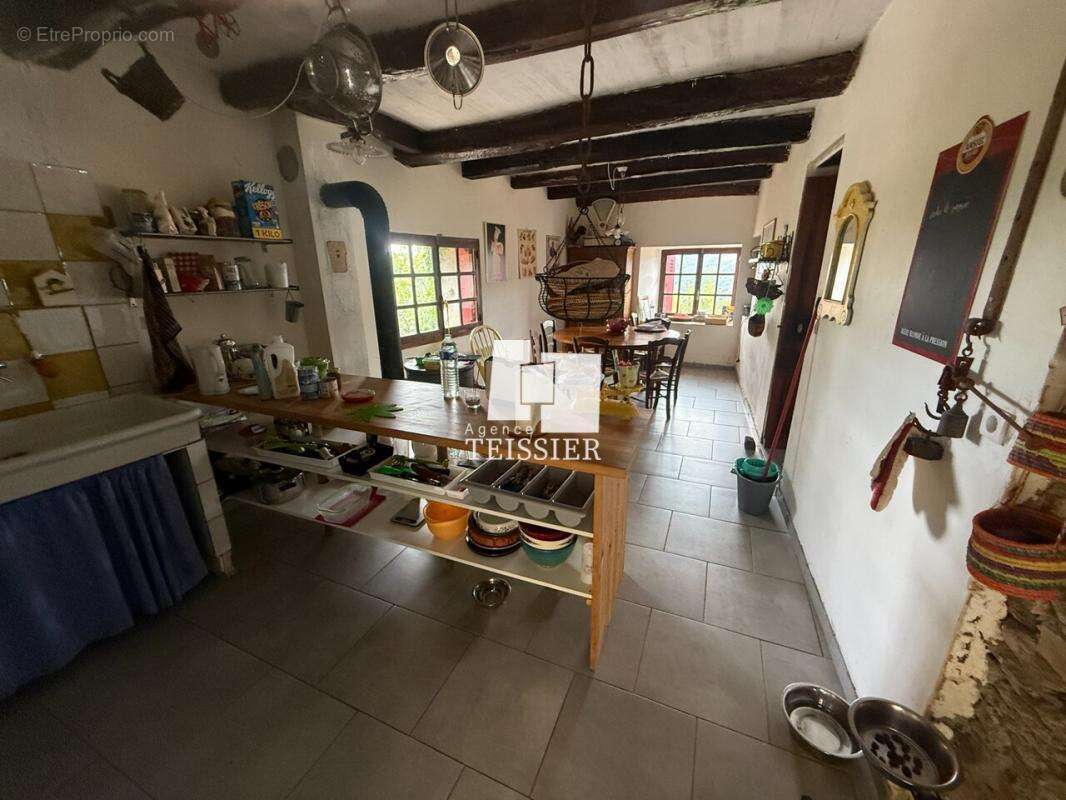 Maison à SAINT-MELANY