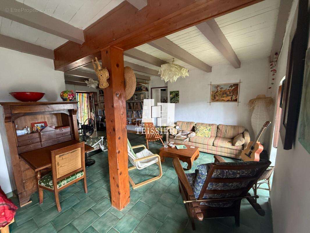 Maison à SAINT-MELANY