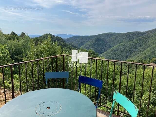 Maison à SAINT-MELANY