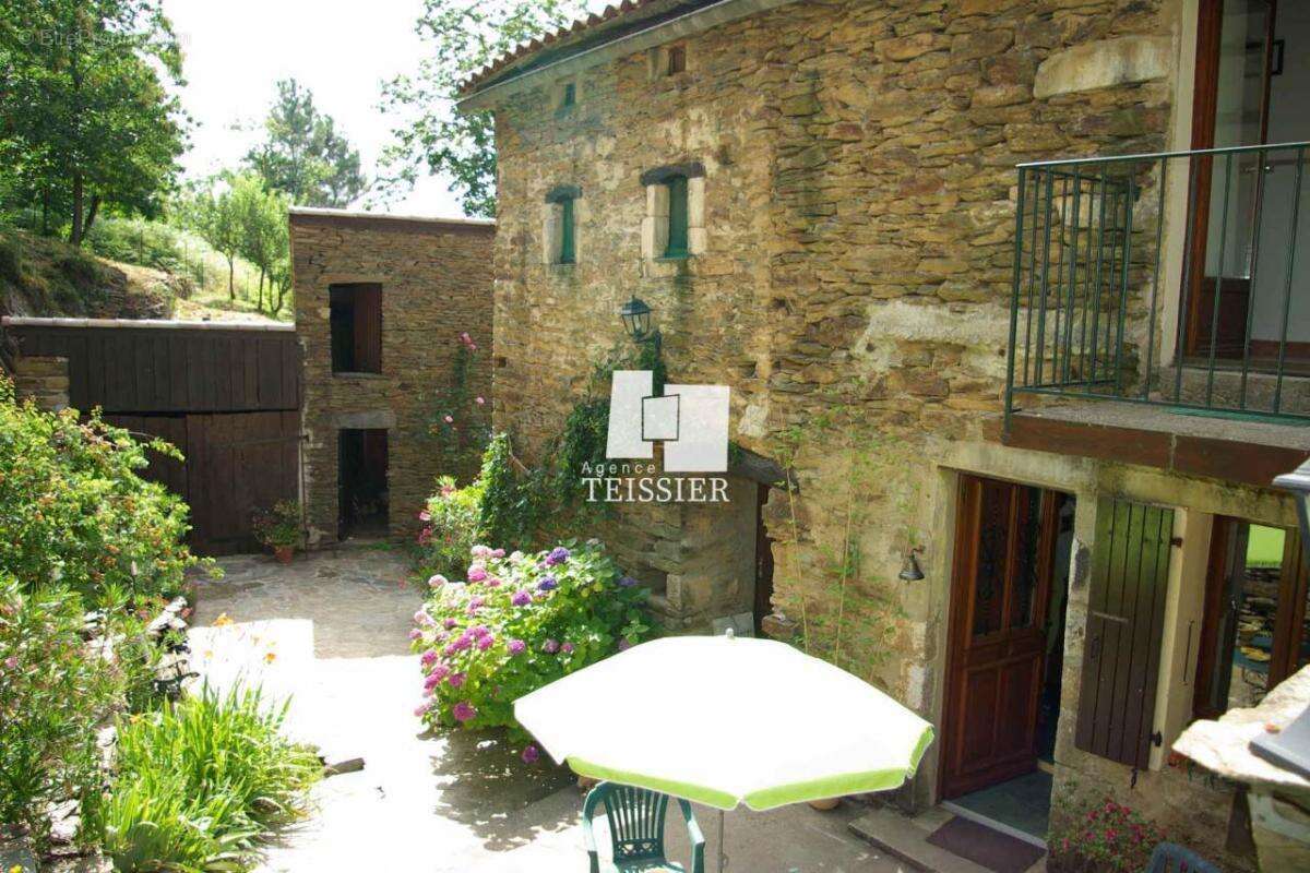 Maison à SAINT-MELANY