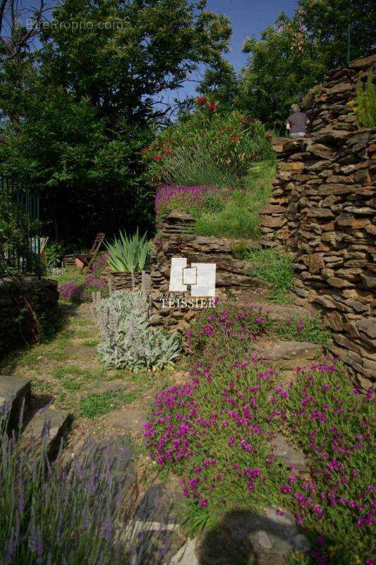 Maison à SAINT-MELANY