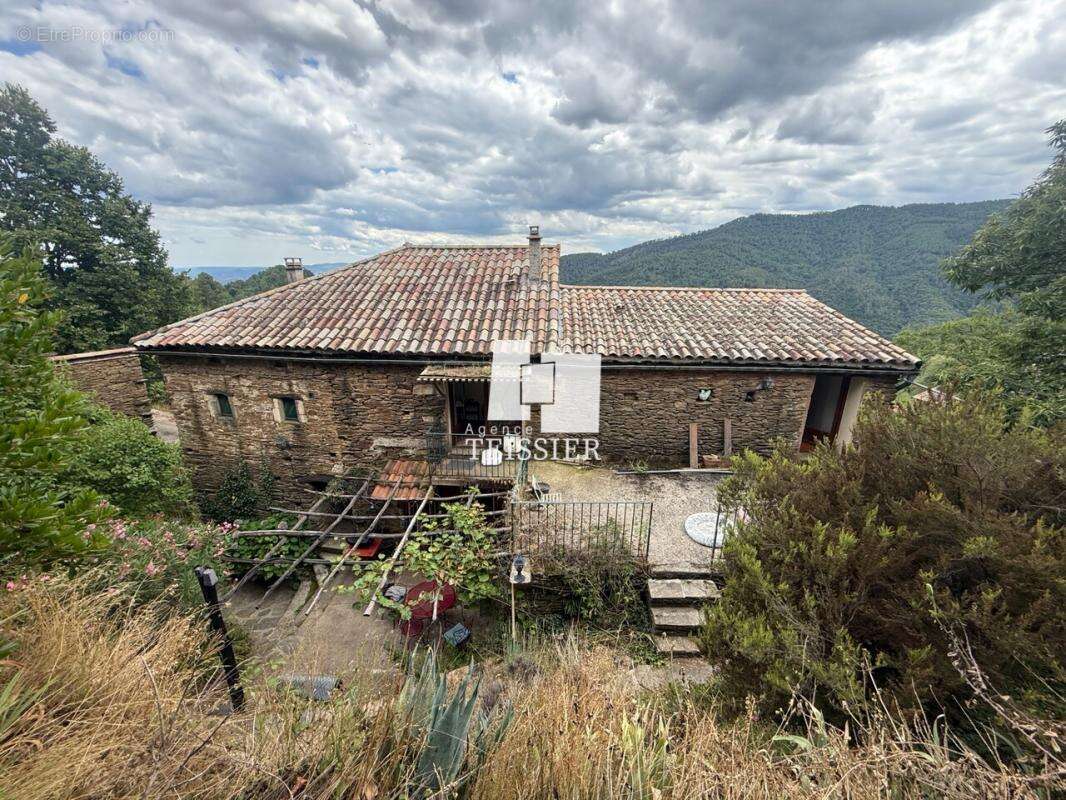 Maison à SAINT-MELANY