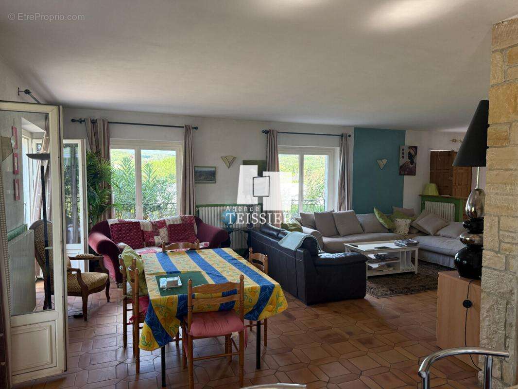 Maison à BERRIAS-ET-CASTELJAU