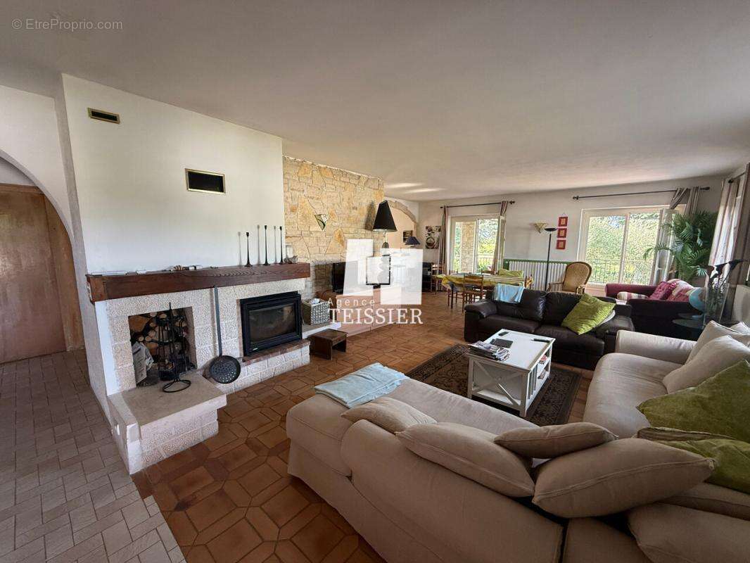 Maison à BERRIAS-ET-CASTELJAU