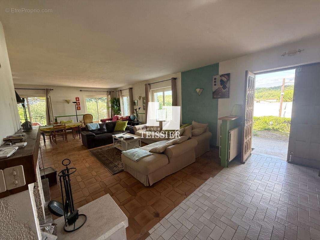 Maison à BERRIAS-ET-CASTELJAU