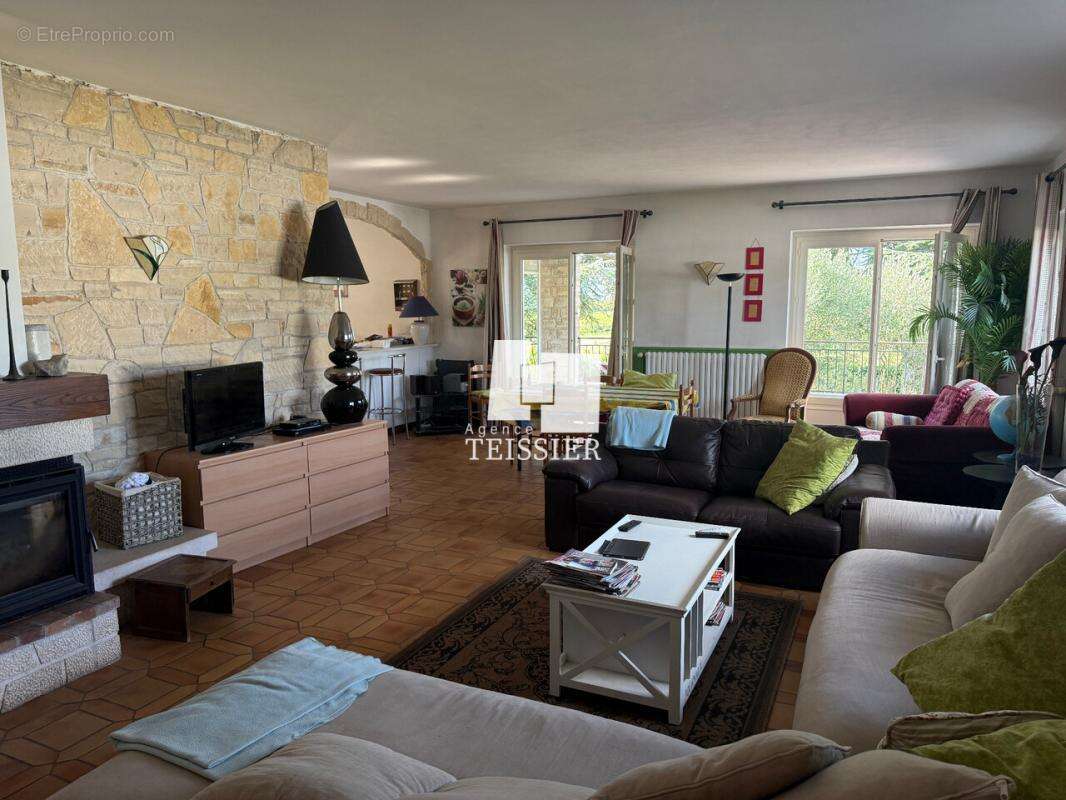 Maison à BERRIAS-ET-CASTELJAU