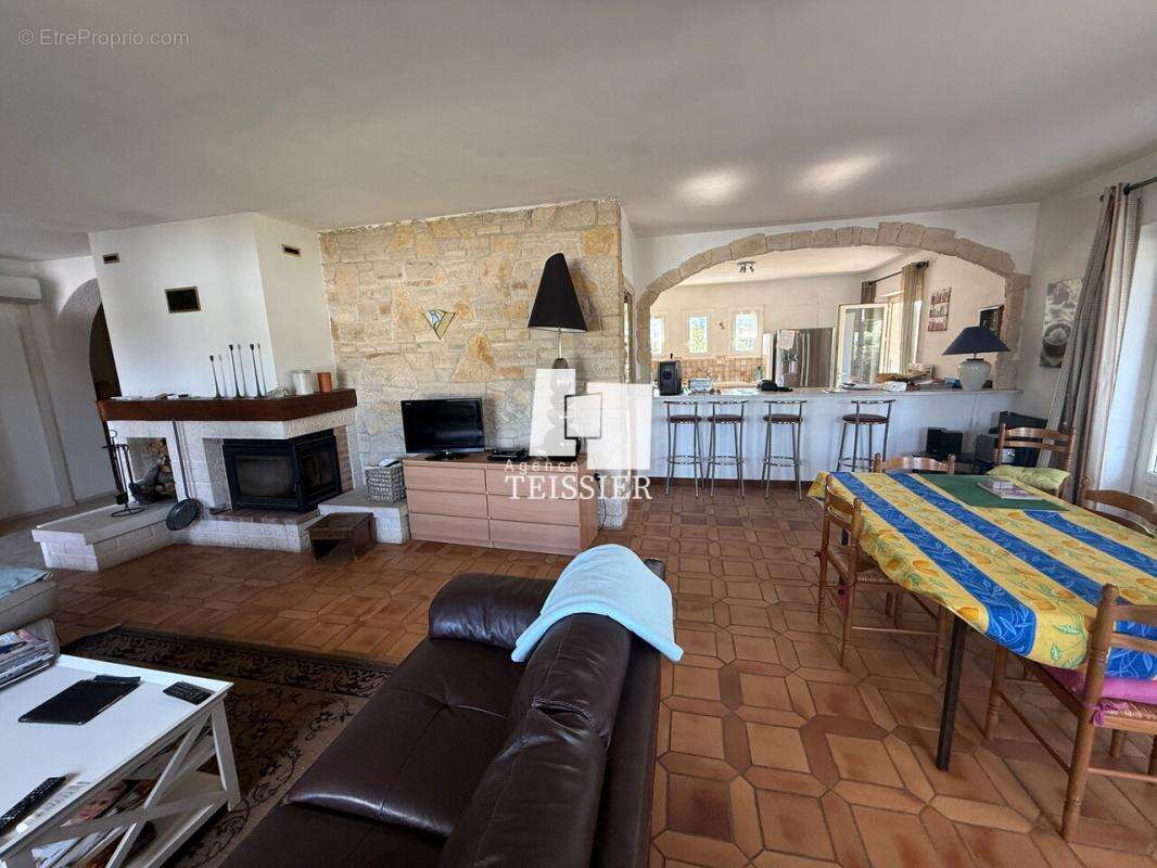 Maison à BERRIAS-ET-CASTELJAU