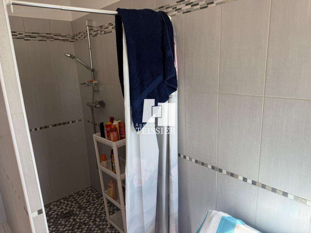 Maison à BERRIAS-ET-CASTELJAU