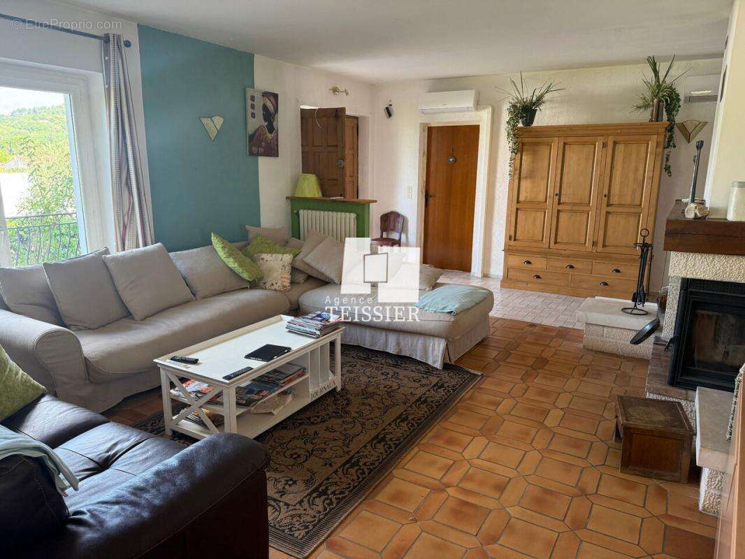 Maison à BERRIAS-ET-CASTELJAU