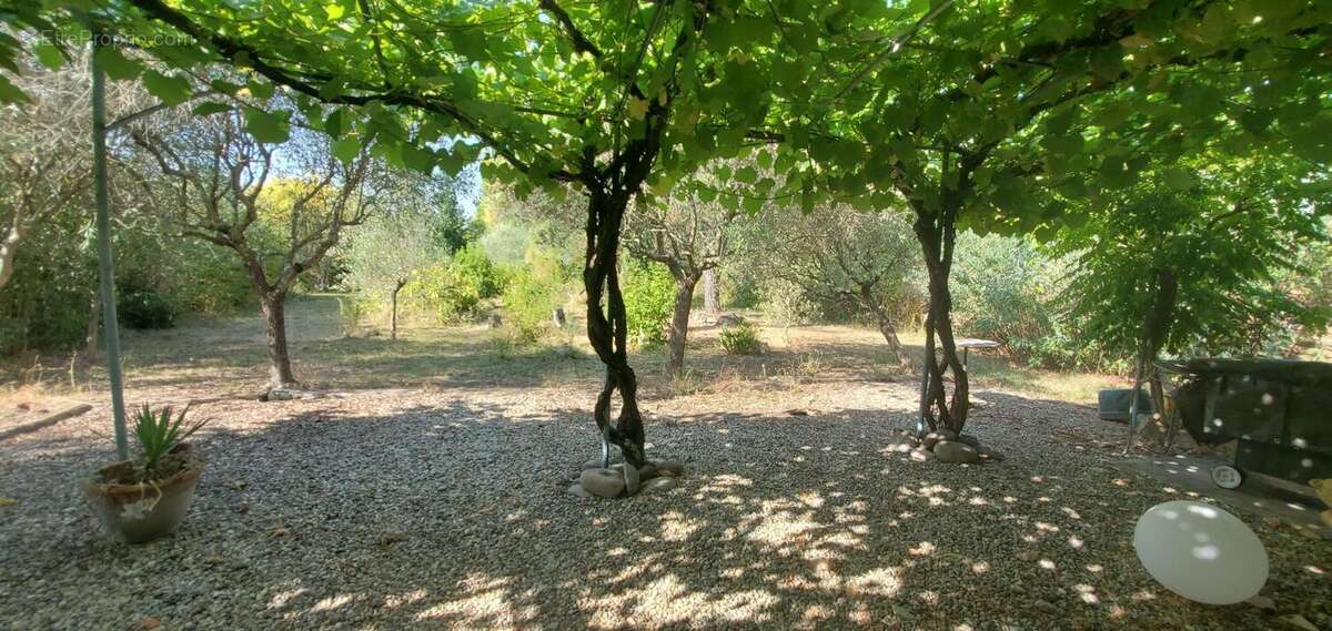 Maison à LABLACHERE