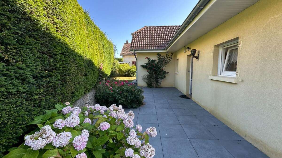 Maison à PONT-DE-ROIDE