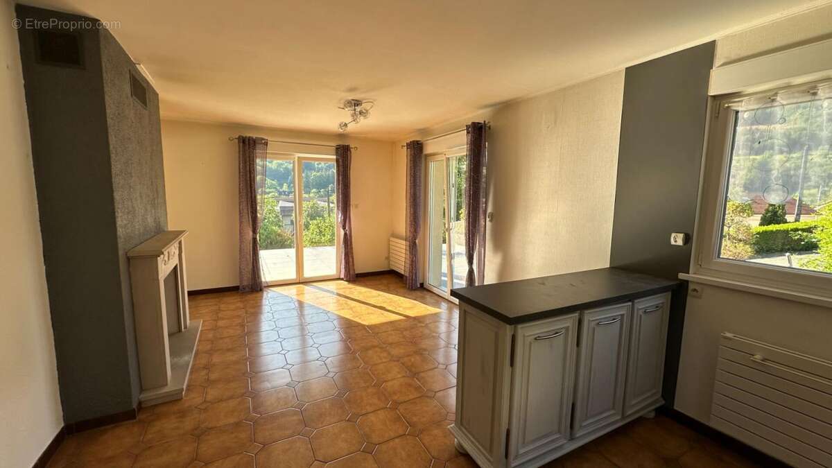 Maison à PONT-DE-ROIDE