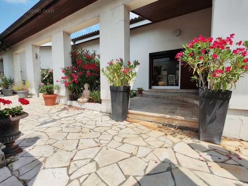 Maison à SAINT-JEAN-DE-BLAIGNAC