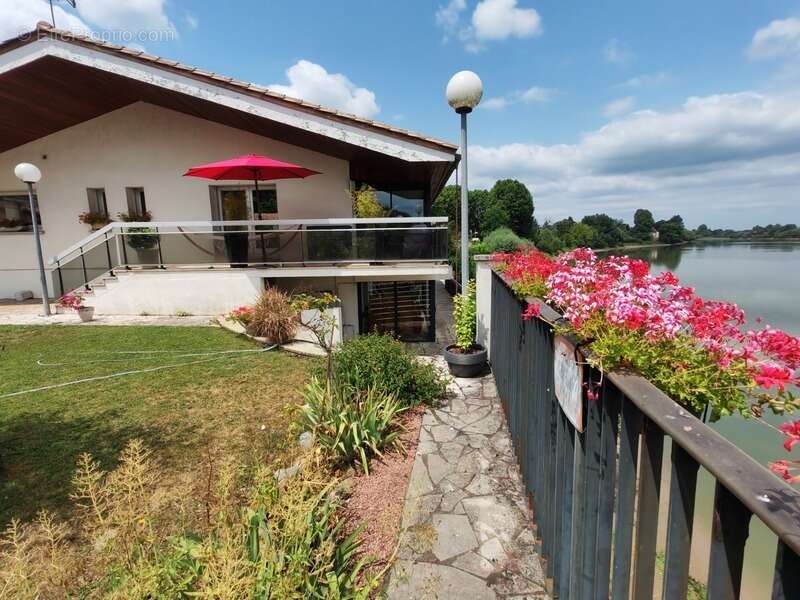 Maison à SAINT-JEAN-DE-BLAIGNAC