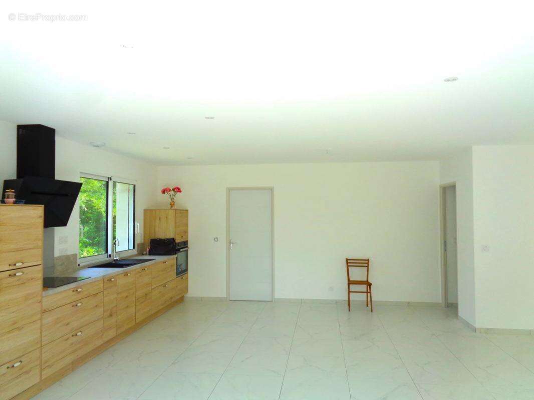 Maison à CHAMPAGNE-ET-FONTAINE