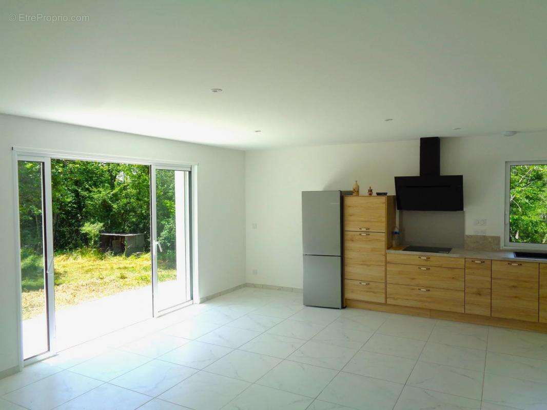 Maison à CHAMPAGNE-ET-FONTAINE