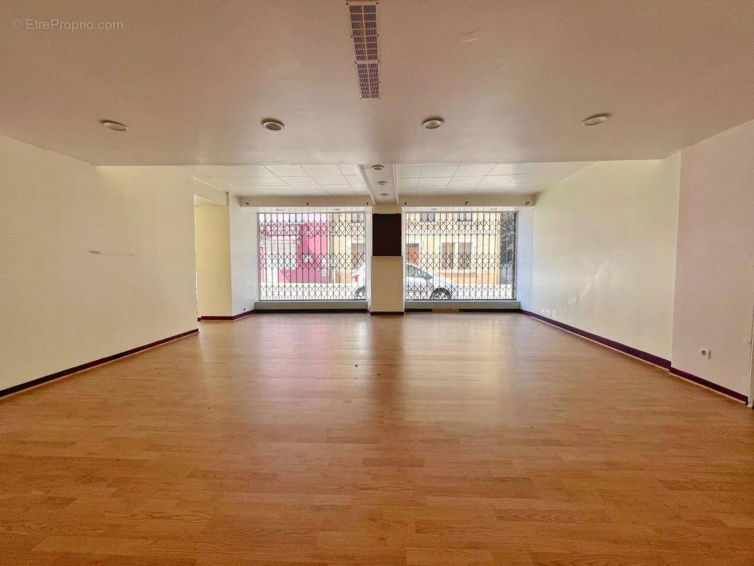 Commerce à LE PONT-DE-BEAUVOISIN