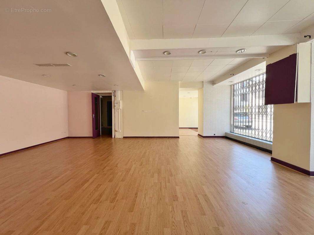 Commerce à LE PONT-DE-BEAUVOISIN