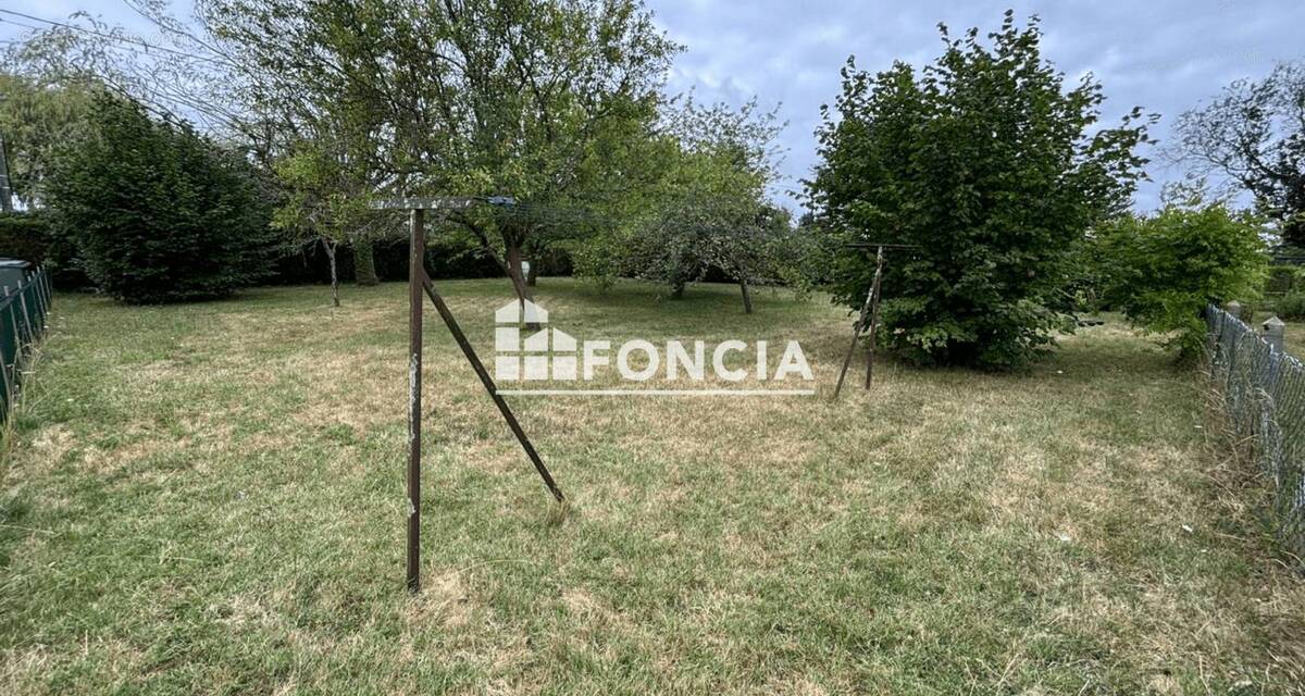 Terrain à SAVONNIERES