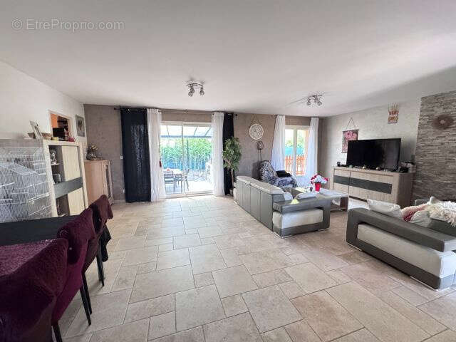 Maison à PEYROLLES-EN-PROVENCE