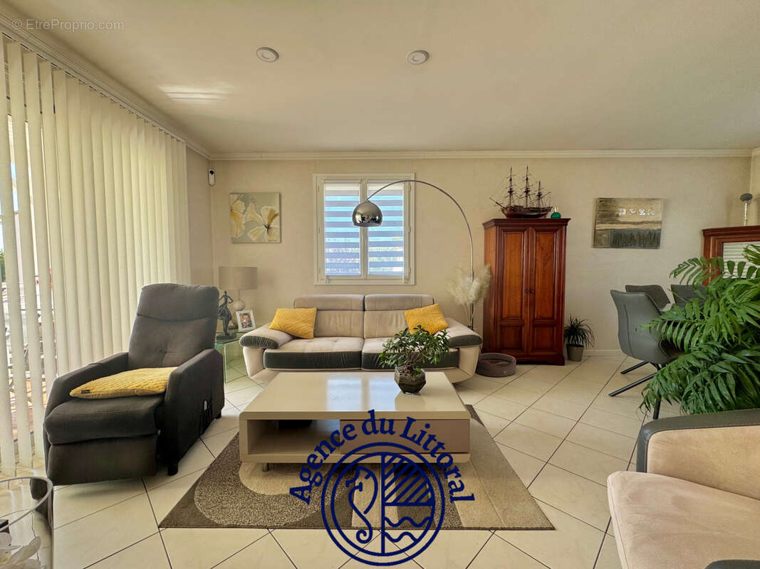 Maison à VAUX-SUR-MER