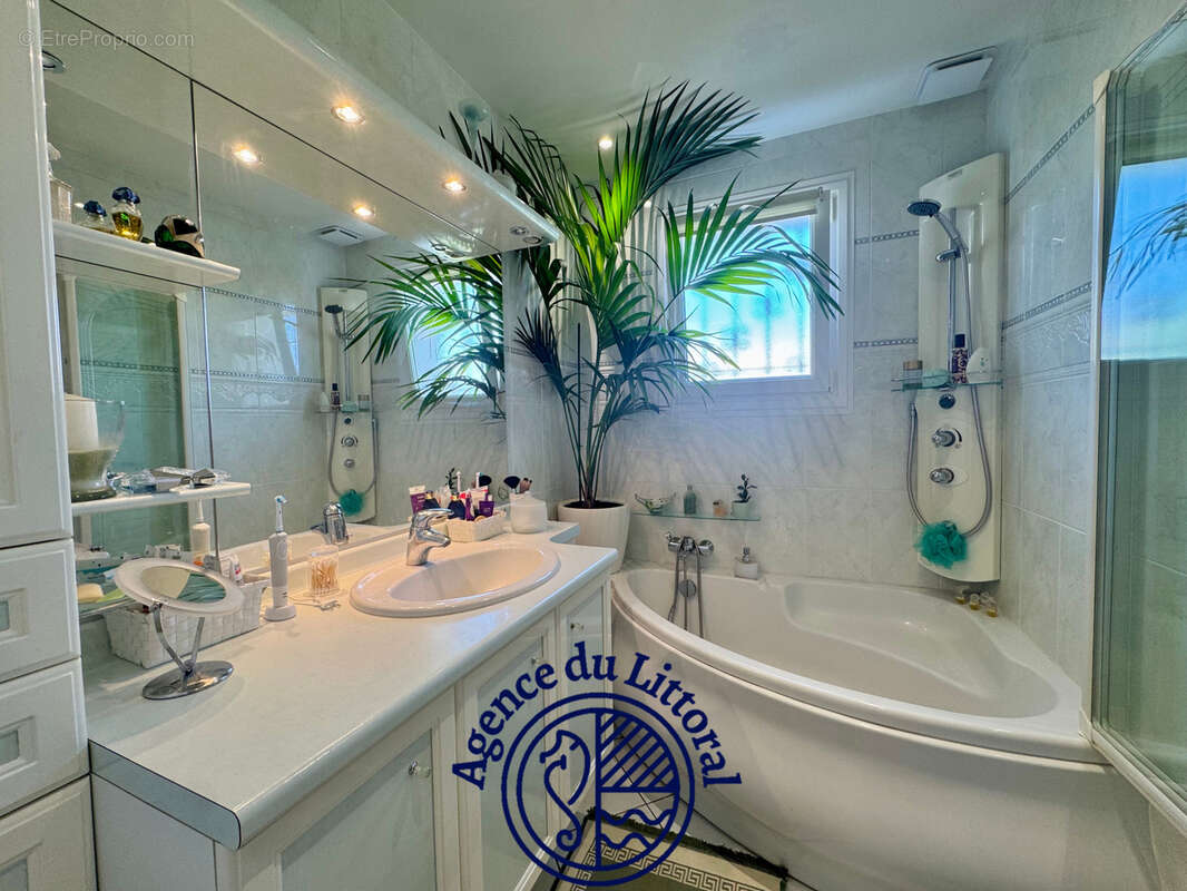 Maison à VAUX-SUR-MER